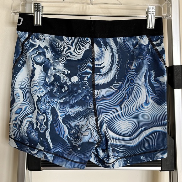 Nike PRO dri-fit short - girls medium - Picture 3 of 4